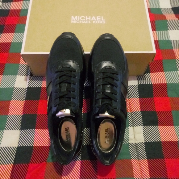 Michael Kors Allie Wrap Trainer - Picture 7 of 12